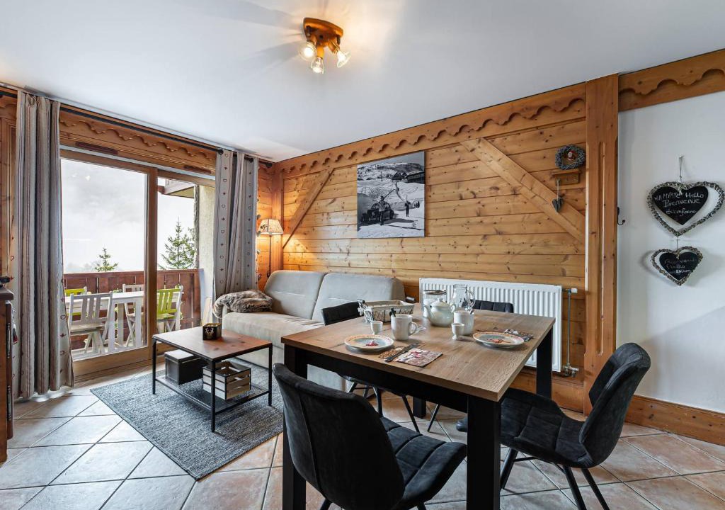 Meribel Village Apartment | Appartement lumineux proche des pistes avec accès piscine et animaux admis - FR-1-566-7