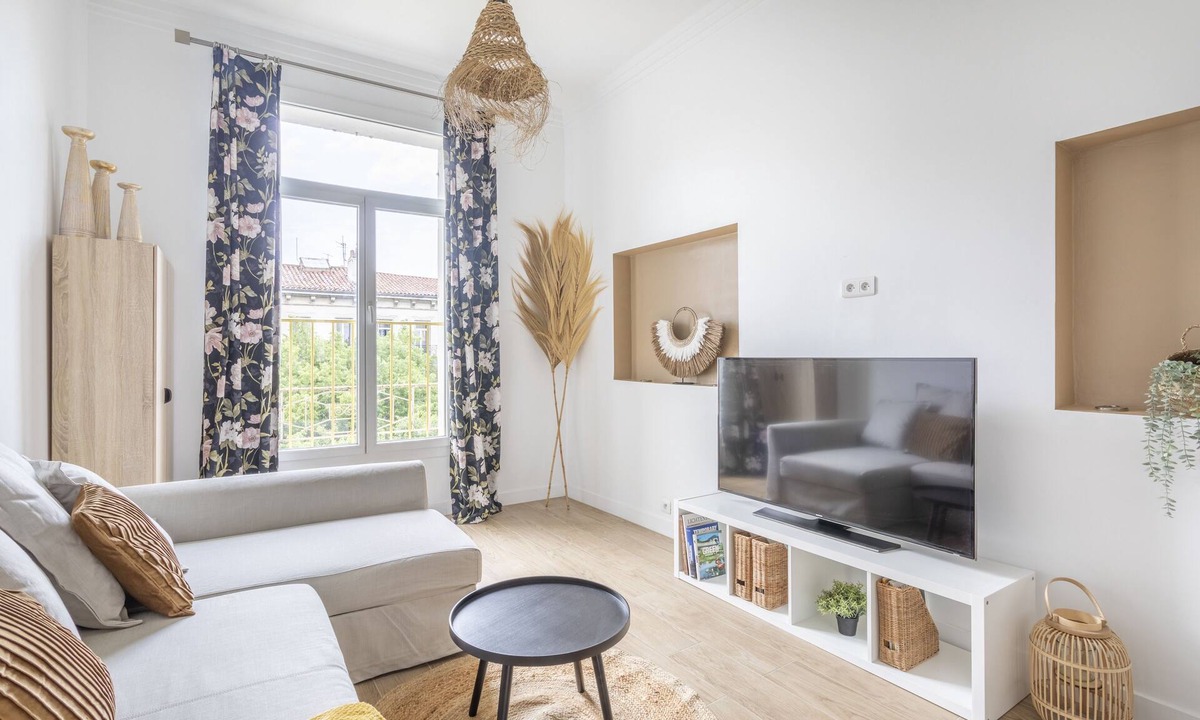 6th Arrondissement Apartment | Appartement Plein Centre Spacieux
