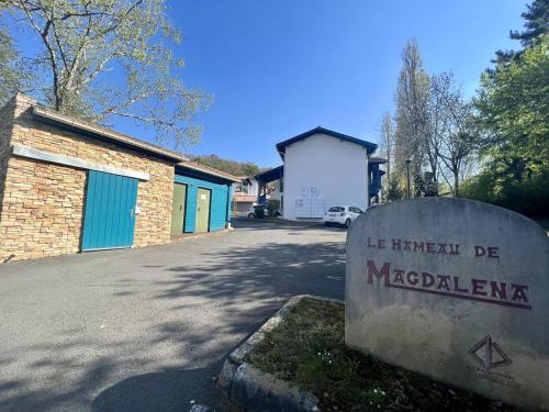 Cambo-les-Bains Apartment | Appartement T1 bis à Cambo-les-Bains avec terrasse - FR-1-495-4