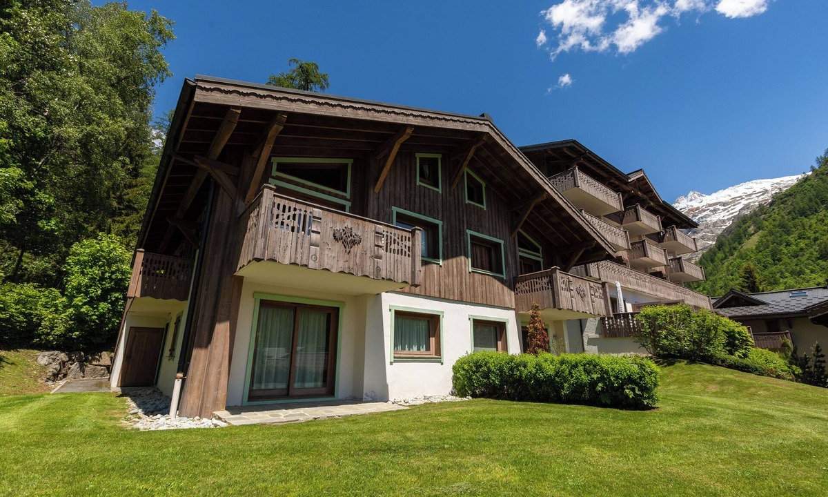 Montroc Apartment | Appt Bec A2 Alpine retreat & ski at Mont Blanc Valley, Le Tour (Argentière), France