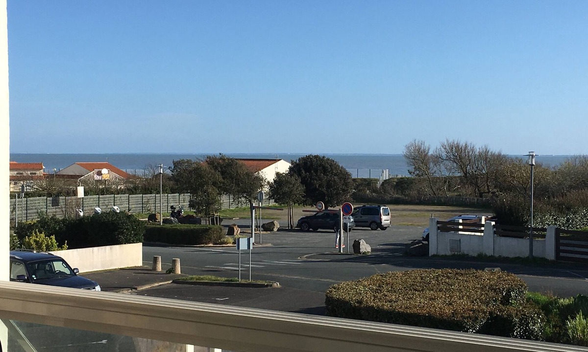 La Tranche-sur-Mer Apartment | Appt sea view at foot of grouin du cou lighthouse. La tranche sur mer