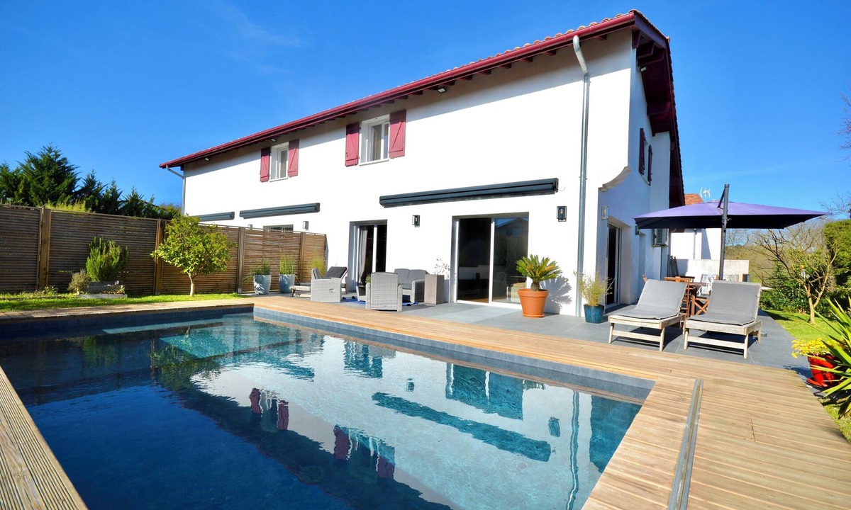 Arbonne Apartment | Arbonne - contemporary house with swimming pool