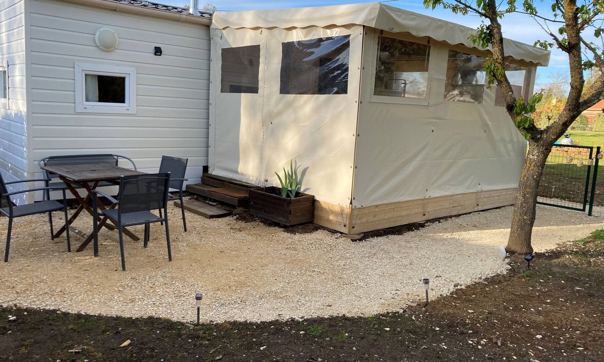 Saint-Sylvestre-sur-Lot House | At the gateway to the Perigord and Lot regions, mobile home in a rural setting