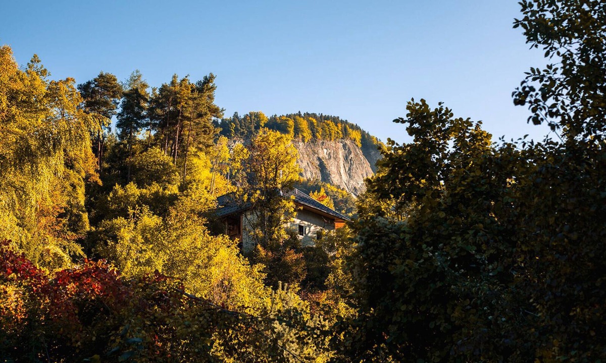 Saint-Jean-de-Maurienne House | Atmospheric gite, a place where nature, adventure and peace come together.