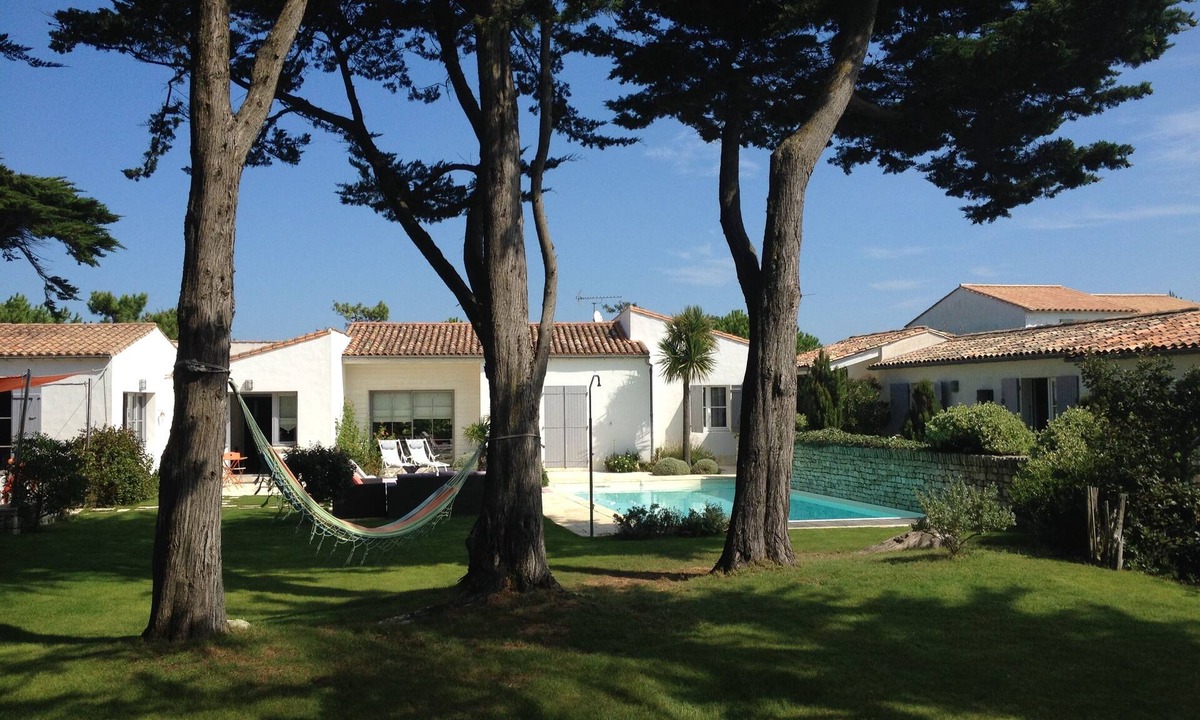 Sainte-Marie-de-Re House | Beach 30 meters away, beautiful contemporary villa, heated pool, landscaped garden