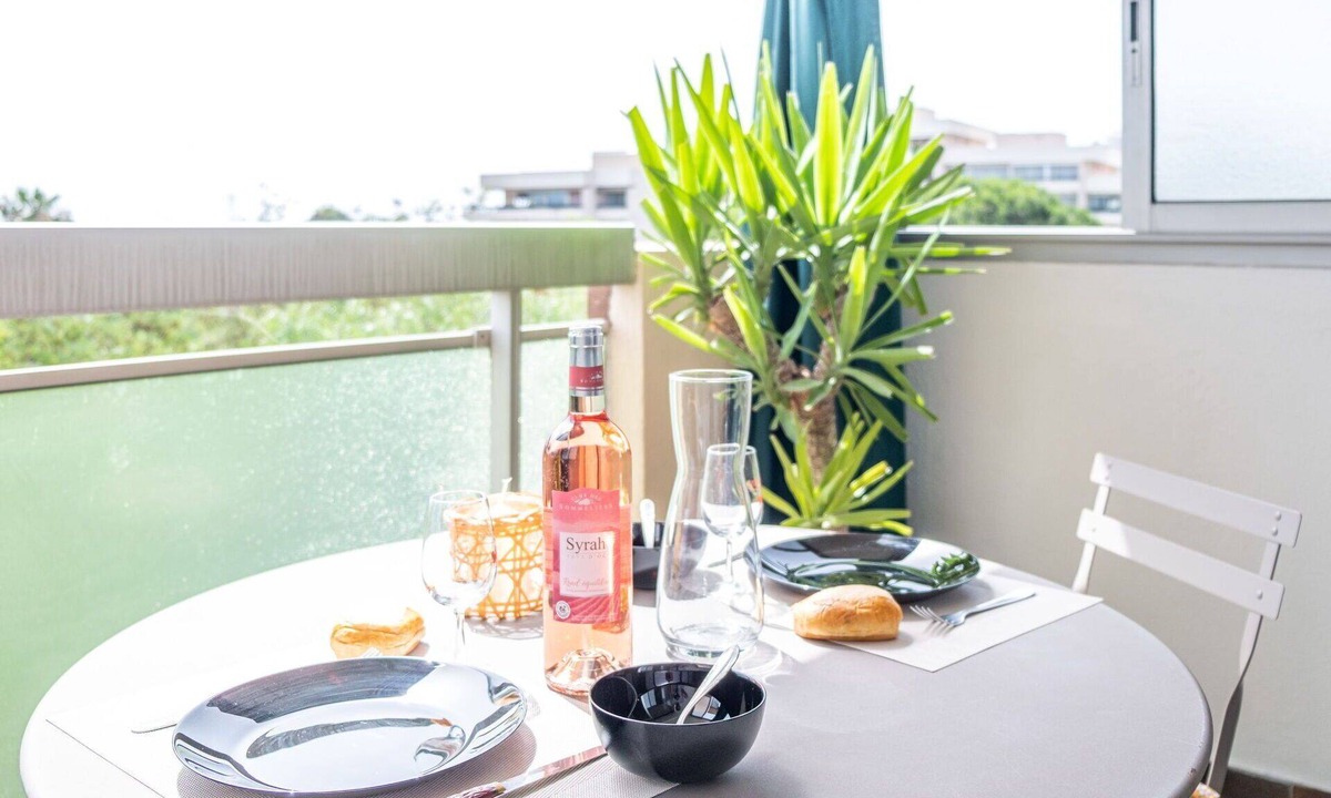 Bastide Giraud Apartment | Beautiful apartment for 2 people with WIFI, TV, terrace and pets allowed
