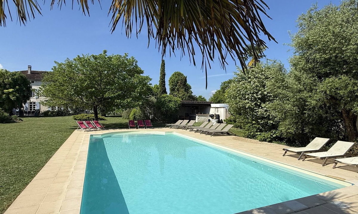 Saint-Palais-du-Ne House | Beautiful Charente residence - heated swimming pool
