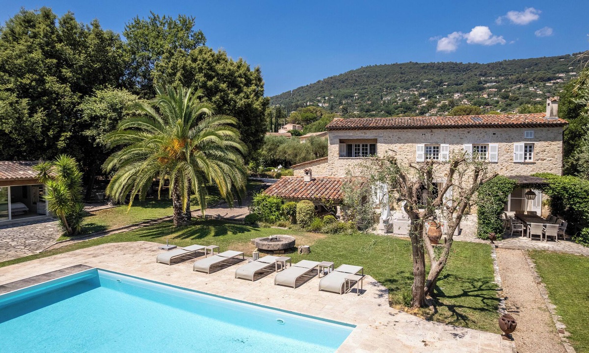 Le Tignet Villa | Beautiful country house for 12 guests with a large garden and swimming pool