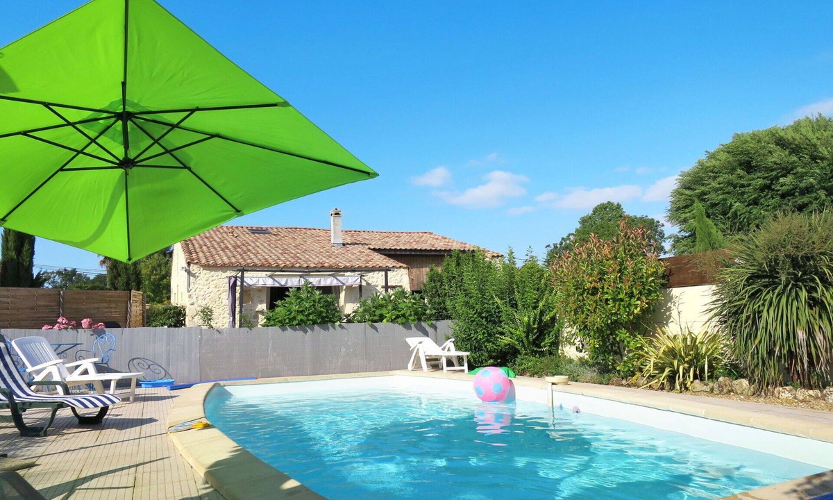 Cissac-Medoc House | Beautiful private villa for 5 people with WIFI, pool, TV and terrace