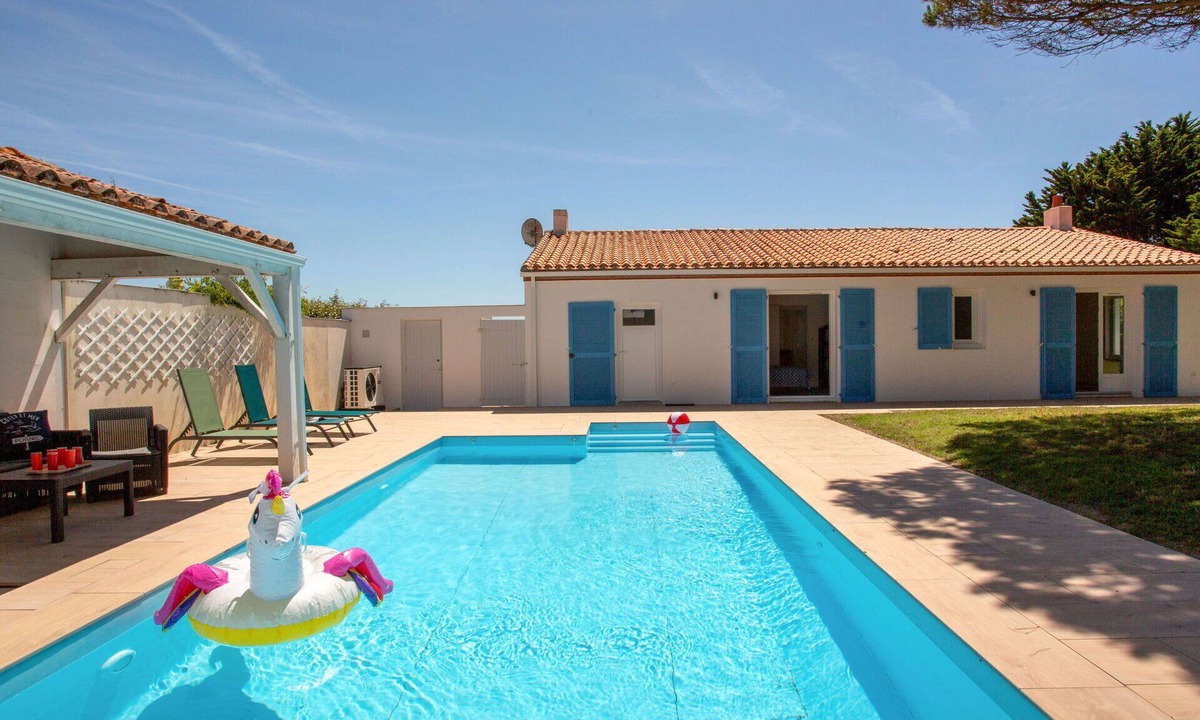Prefailles House | Beautiful private villa for 6 guests with WIFI, private pool, TV and terrace