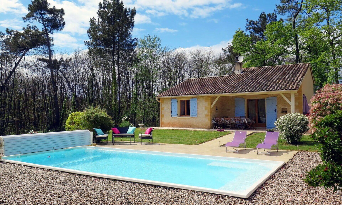 Blanquefort-sur-Briolance Villa | Beautiful private villa for 5 people with private pool, WIFI, hot tub, TV, terrace and pets allo.