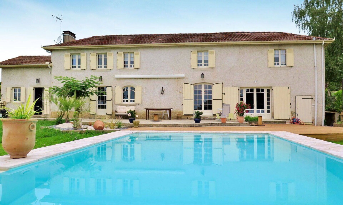 Nassiet Villa | Beautiful private villa for 9 people with A/C, WIFI, private pool, TV and terrace