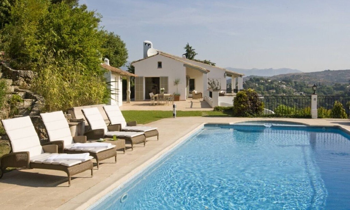 Biot Villa | Beautiful villa in gated Domaine in French Riviera, stunning views, heated pool