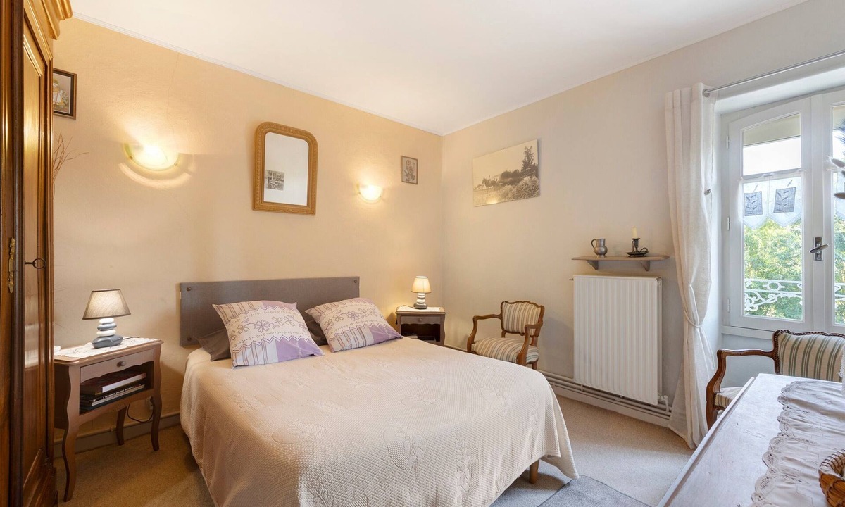 Saint-Pierre-le-Vieux Bed & Breakfast | Bed and Breakfast 'Chambres D'hôtes Le Peux - Sarcelle' with Shared Terrace, Shared Garden and Wi-Fi