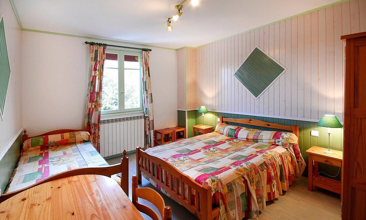 Verrieres Bed & Breakfast | Bed and Breakfast 'Chambre Verte' with Shared Terrace, Shared Garden and Wi-Fi
