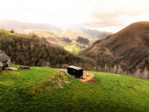 Arrodets-ez-Angles Cabin | Bele Ame - Parcel Tiny House - Tiny House face aux Pyrénées, près de Lourdes MAE-4543