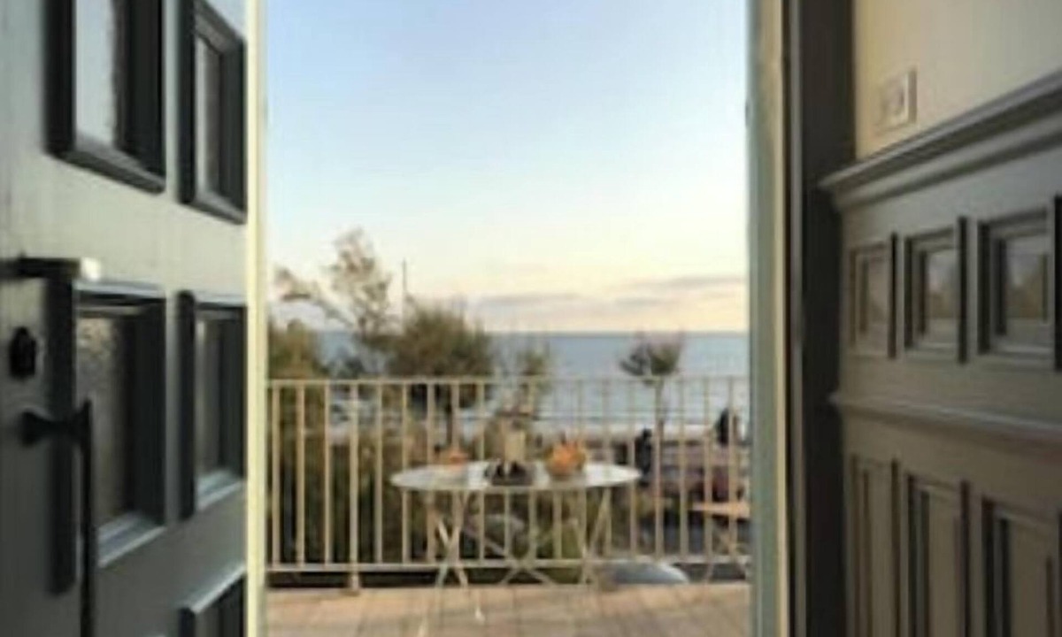 Royan Villa | Belle Epoque villa on the beach, full sea view