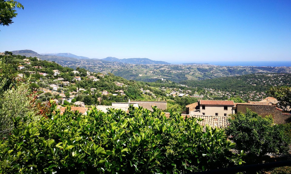 Saint-Jeannet Apartment | Between sea and mountain