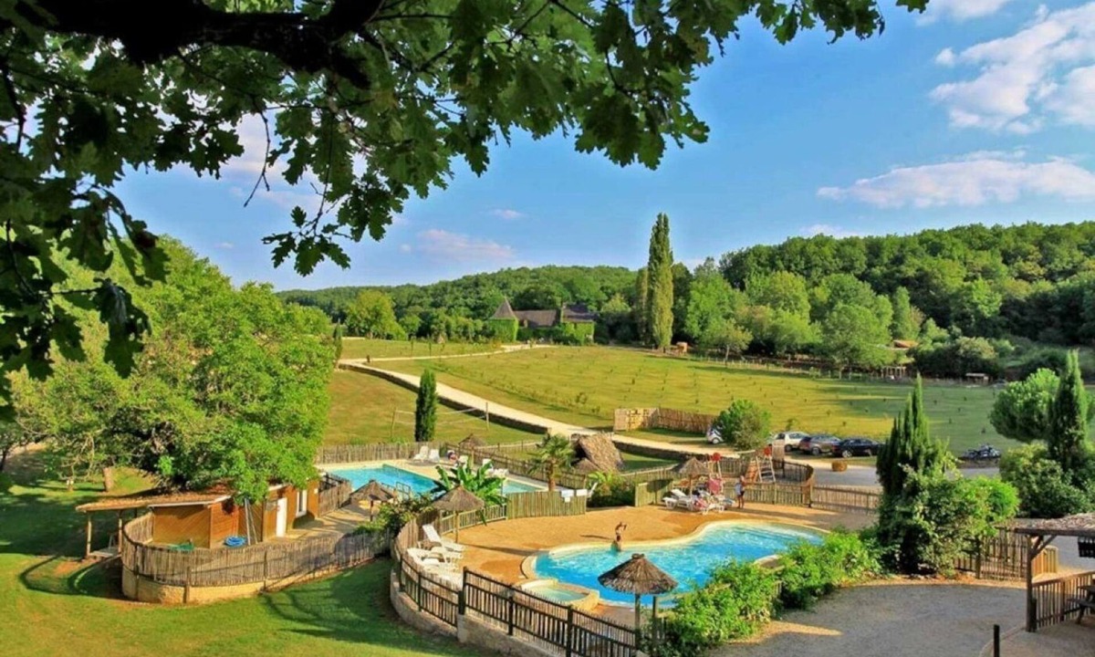 Saint-Amand-de-Coly Cabin | Cabane 3 étoiles - Piscine - ccbfh0c