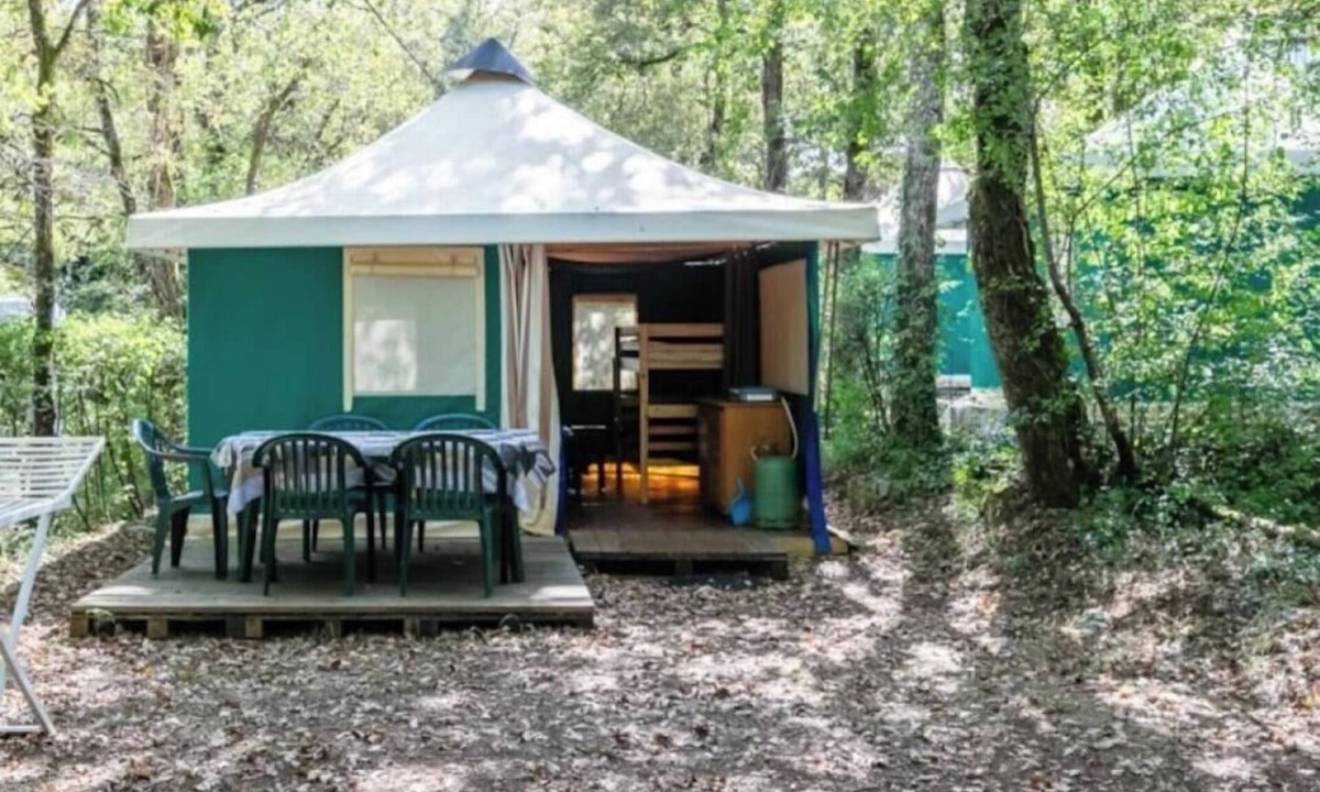 Chauffour-sur-Vell House | Camping 3 étoiles - Piscine - ccbfg00