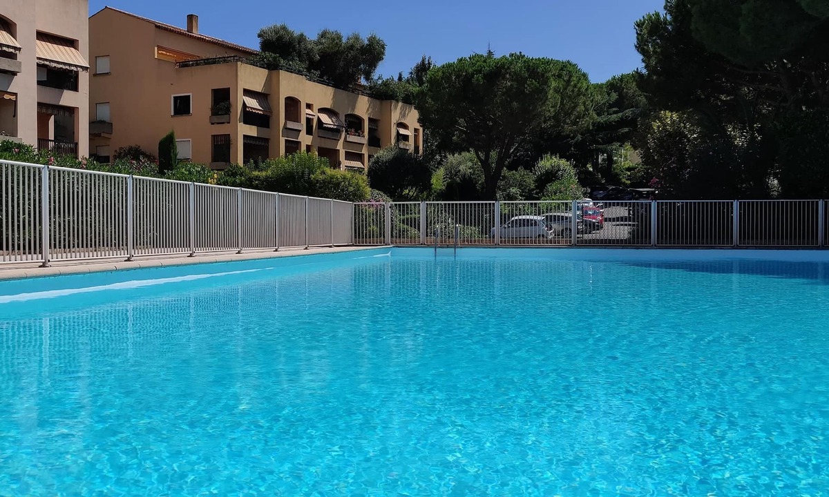 La Croix des Gardes Apartment | Cannes T2 charming, private garden garage, air conditioning, internet wooded environment.