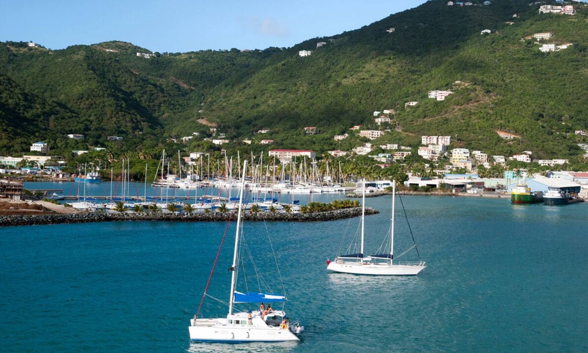 Toulon Boat Rental | Caribbean Dream: Sun-soaked Sailing Adventure from Tortola, Islas Vírgenes Británicas