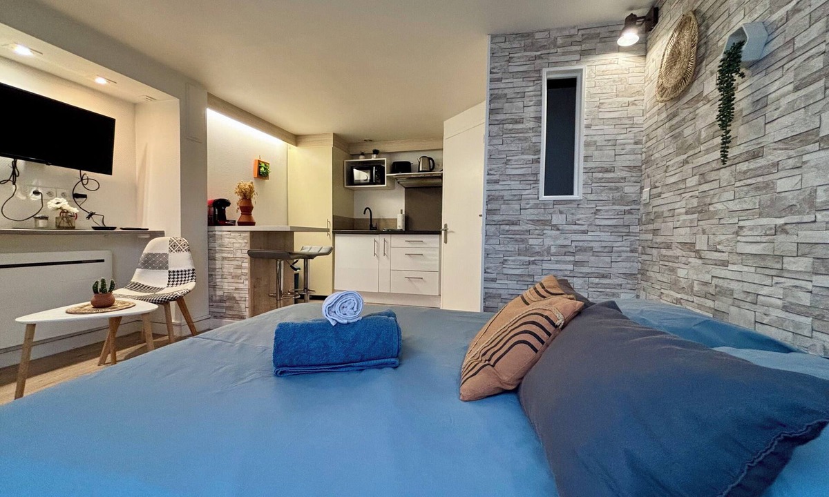 Brive-la-Gaillarde Apartment | Casa Cloutiers #1 -Studio RDC -Hyper Centre Brive