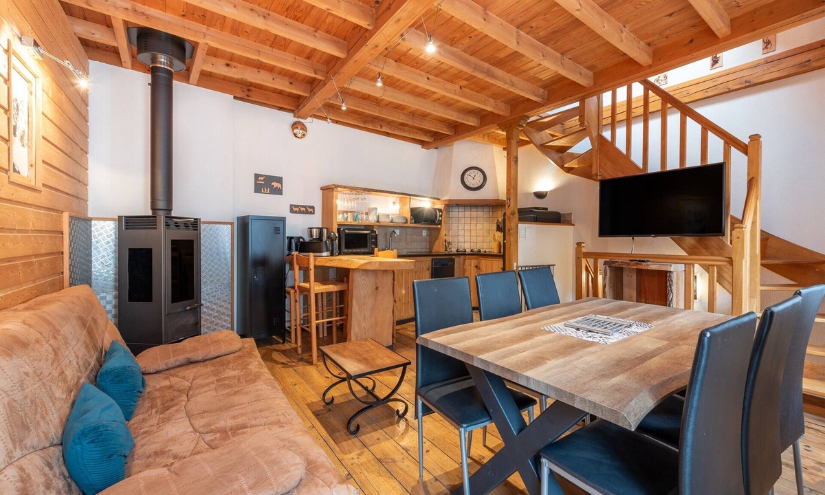 Luz-Saint-Sauveur House | Central Luz-Saint-Sauveur Cottage with Mountain View and Wi-Fi
