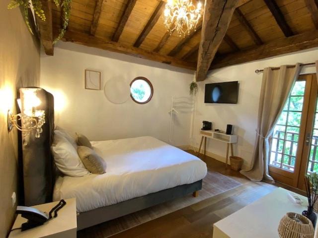 Camiac-et-Saint-Denis Hotel | Château Camiac