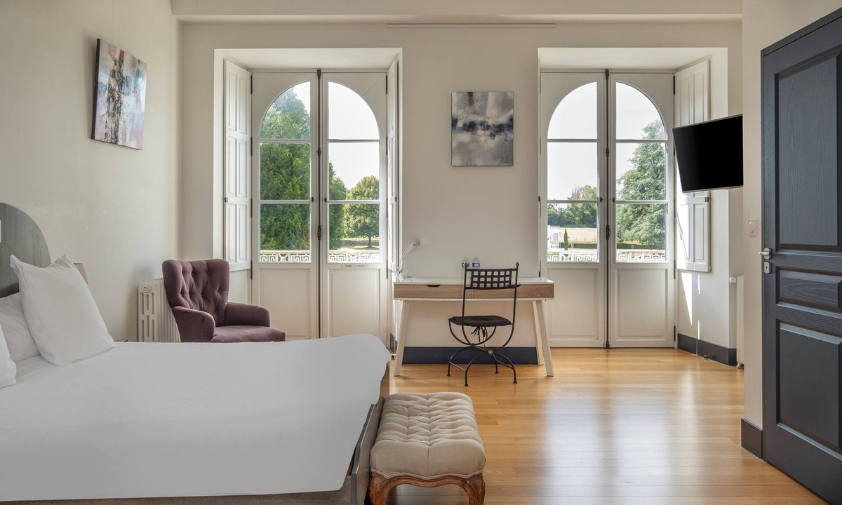 Baune Hotel | Château de Briançon, The Originals Relais