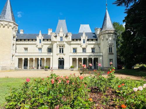 Neuille House | Château de Salvert - 4 Cottages