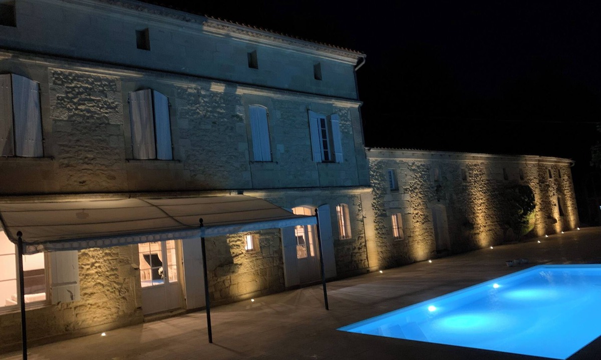 Bourg-sur-Gironde Other | Château viticole XVIe siècle | Heated swimming pool | 14 pers. | Gironde