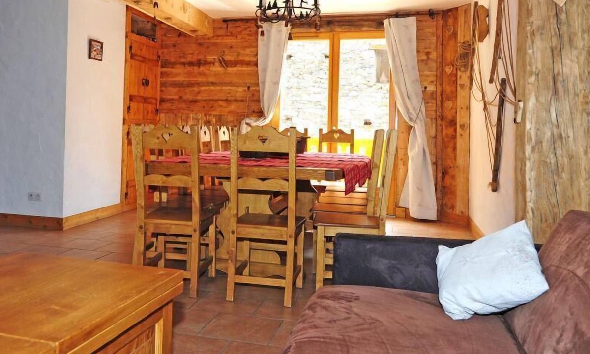 Le Bettaix Ski Chalet | Chalet, sauna, balcony, fireplace or stove, parking, tv, ski locker, 155m², Les Menuires