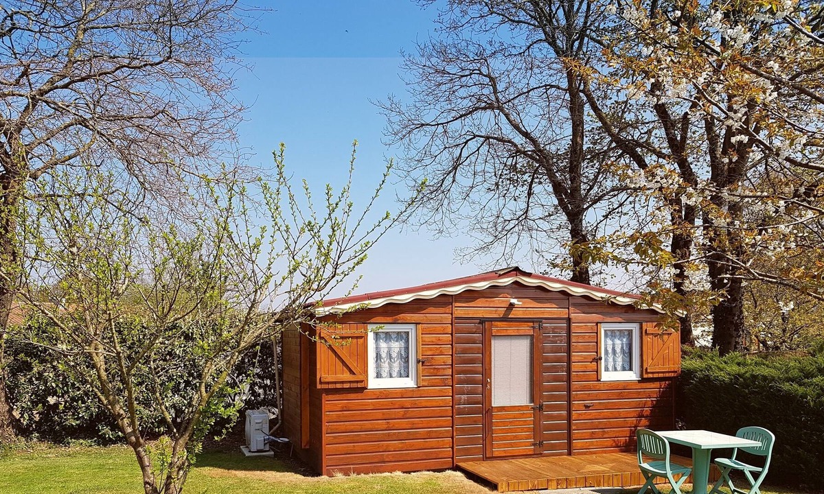 Chauve Ski Chalet | CHALET 2 people in market town near the seaside.