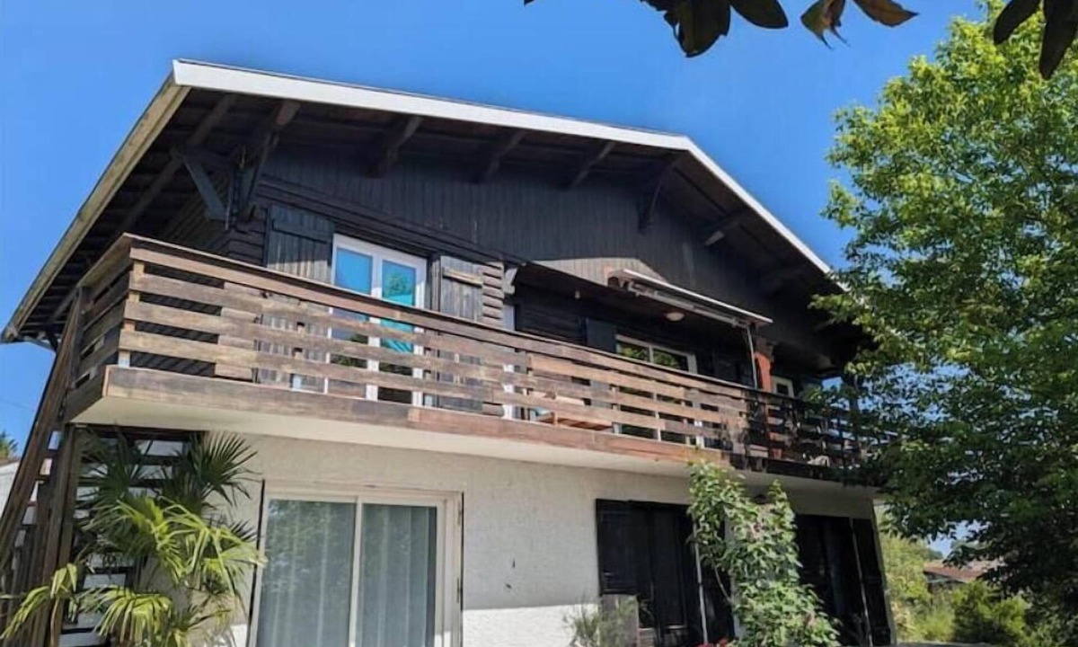 Prignac-et-Marcamps Ski Chalet | Chalet au Bord des Vignes - Warm stay with Large Balcony and Nature
