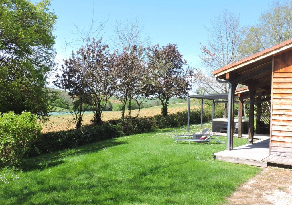 Peyrusse-Grande House | Chalet Cèdre - Piscine privée et Jacuzzi privatif dans le Gers