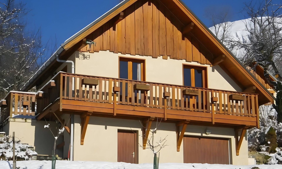 Le Cruet Ski Chalet | Chalet 'La Gelinotte - Jarrier' with Mountain View, Private Terrace and Wi-Fi