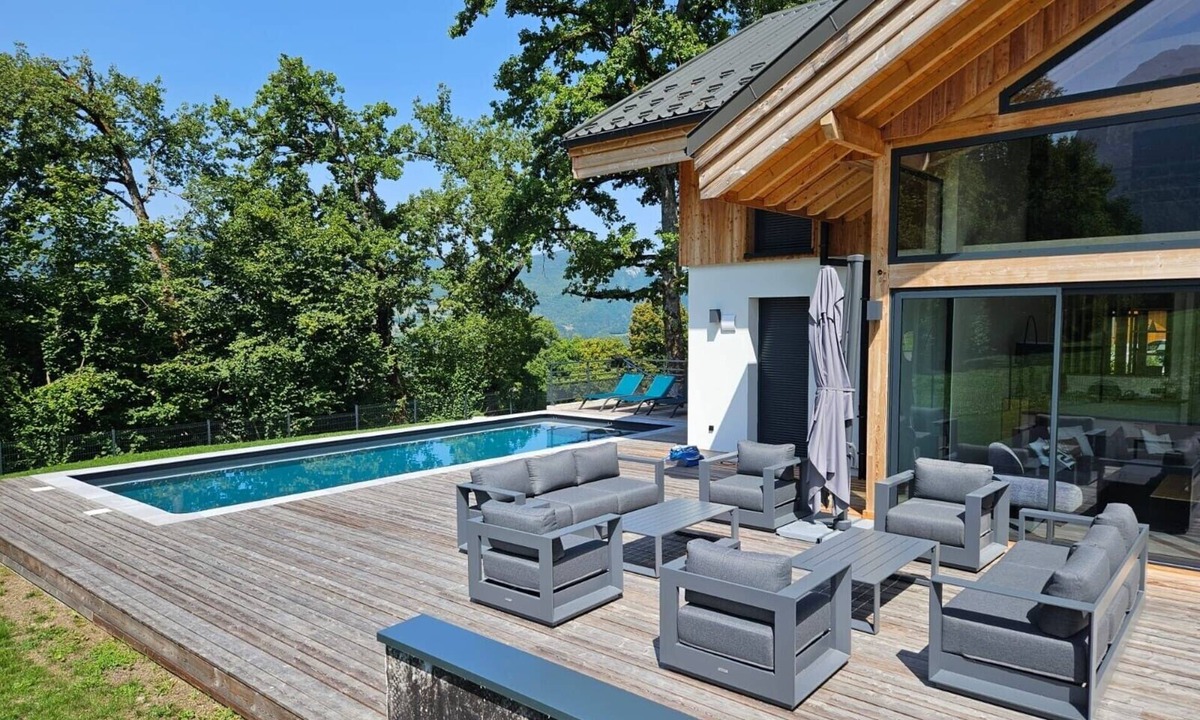La Motte-en-Bauges Ski Chalet | Chalet "Rossanaz" with Mountain View – 8 Adults and 4 Children