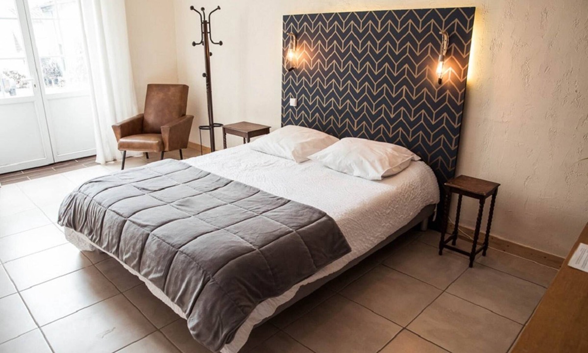 Montils House | Chambre D'hôtes: Fins Bois Piscine, Ludothèque, Rétrogaming