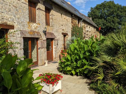 Guichen Bed & Breakfast | Chambre d'hote Longere du pays rennais avec piscine extérieure