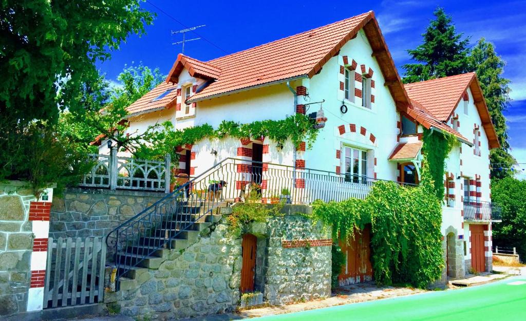 Crocq Bed & Breakfast | Chambres chez l'habitant et table d'hôtes Crocq "le vieil hôtel"