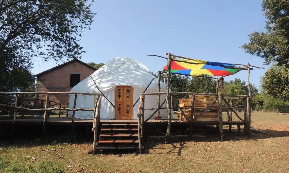 Champsac Cabin | Champsac - Yurt - Sleeps 4 - Parking - Garden