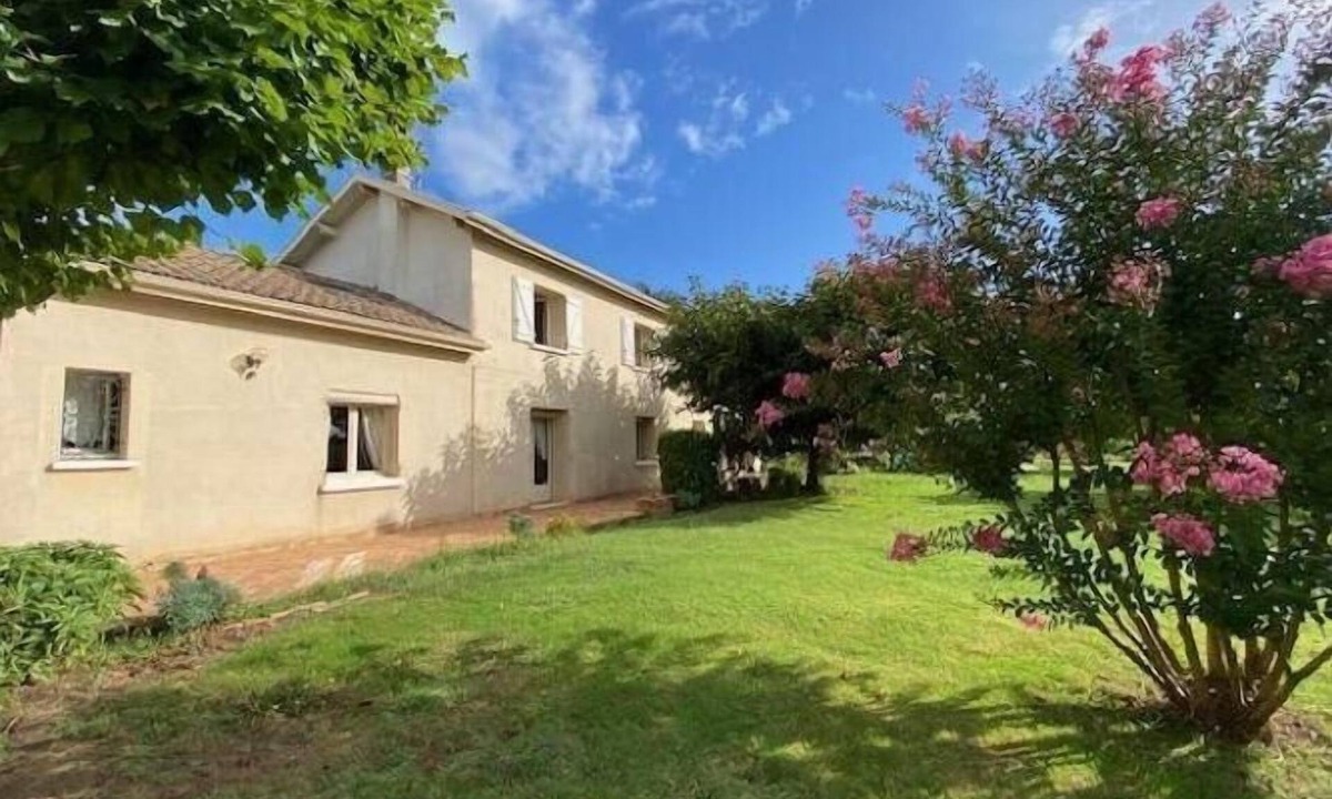 Sainte-Foy-la-Longue House | Chapitre - Sainte-foy-la-longue