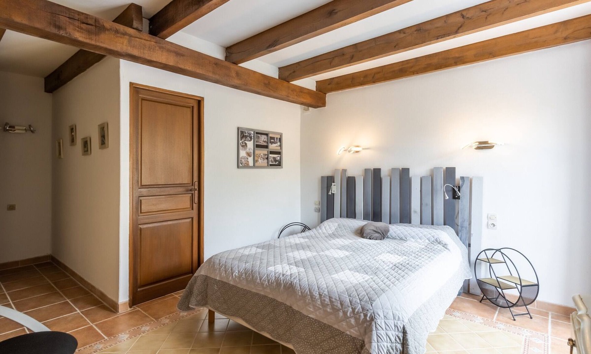 Auriac-du-Perigord Bed & Breakfast | Chardon Room – Elegance at the Heart of Le Domaine de la Salamandre