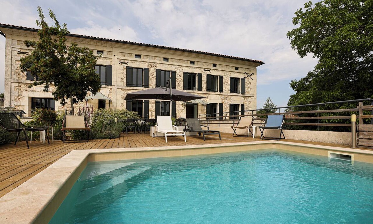 Saint-Aigulin Villa | Charente-style farmhouse - Up to 15 guests - 10 beds - 5 bathrooms - On the riverbank