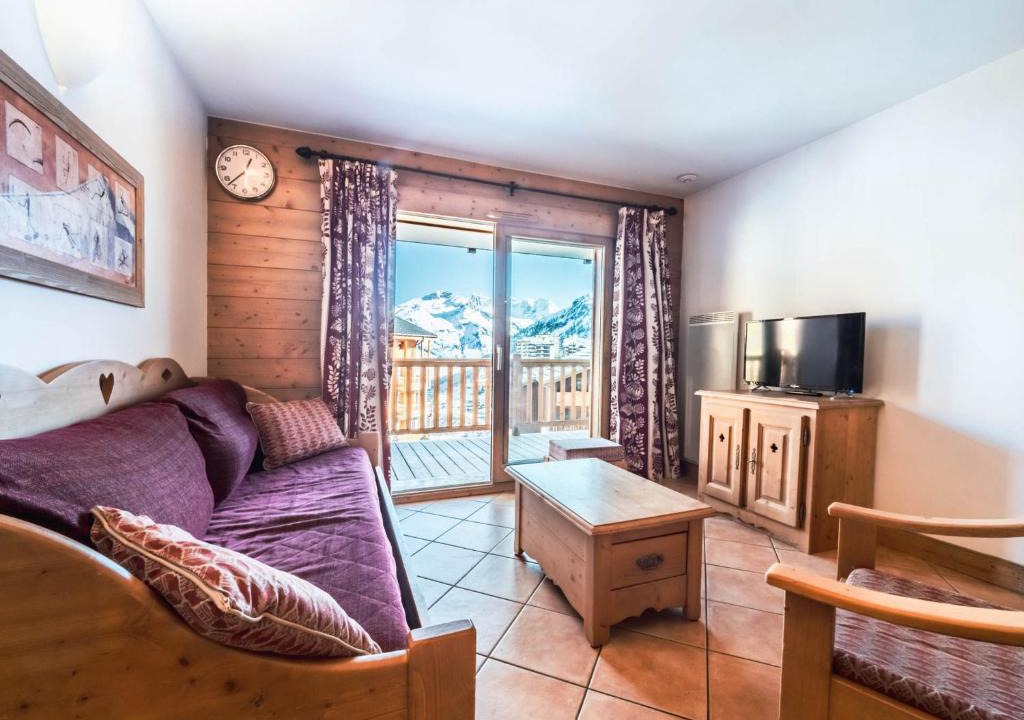 Les Almes Apartment | Charmant Appartement Proche Pistes avec Balcon et WIFI - FR-1-502-374