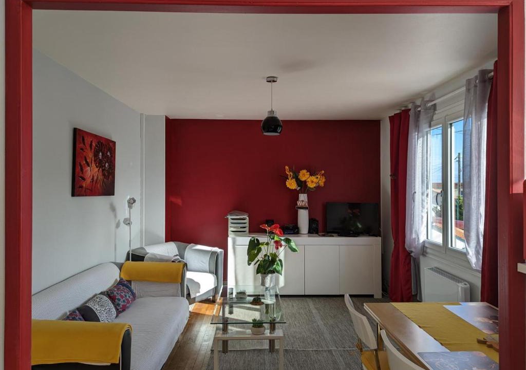 Barbezieux-Saint-Hilaire Apartment | Charmant appartement avec terrasse et jardin, idéal pour 4 personnes, à Barbezieux - FR-1-653-196