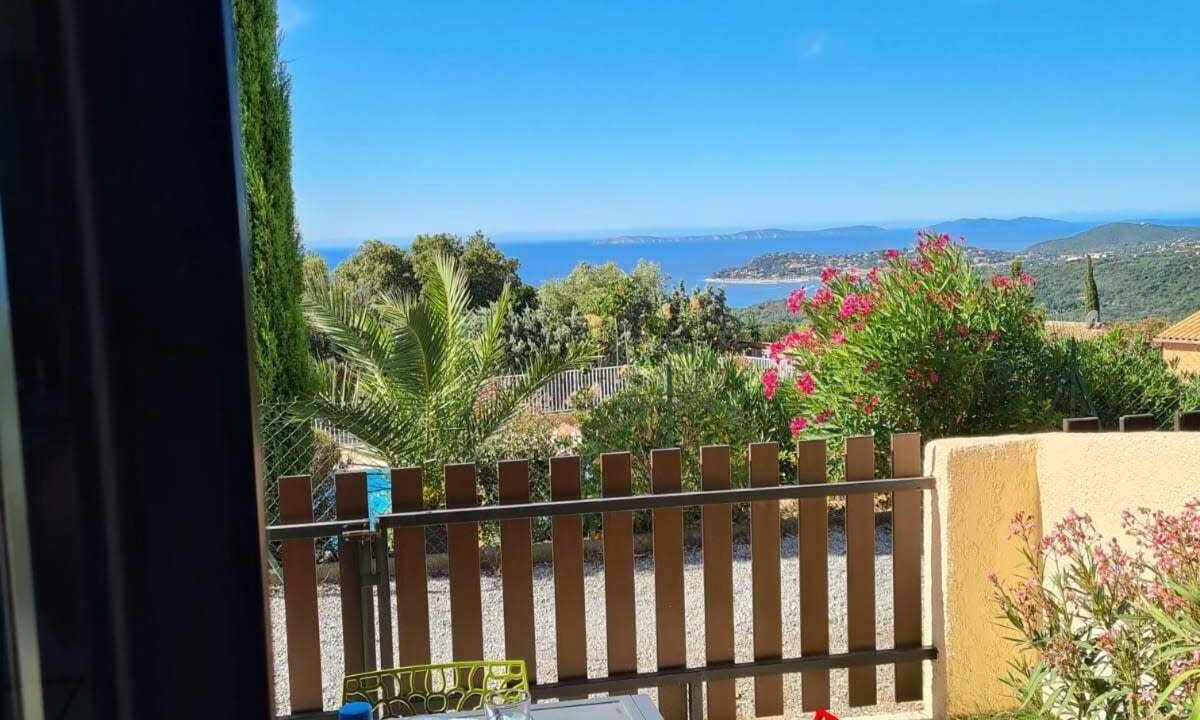 La Croix-Valmer Apartment | charming apartment - view of the Cavalaire bay