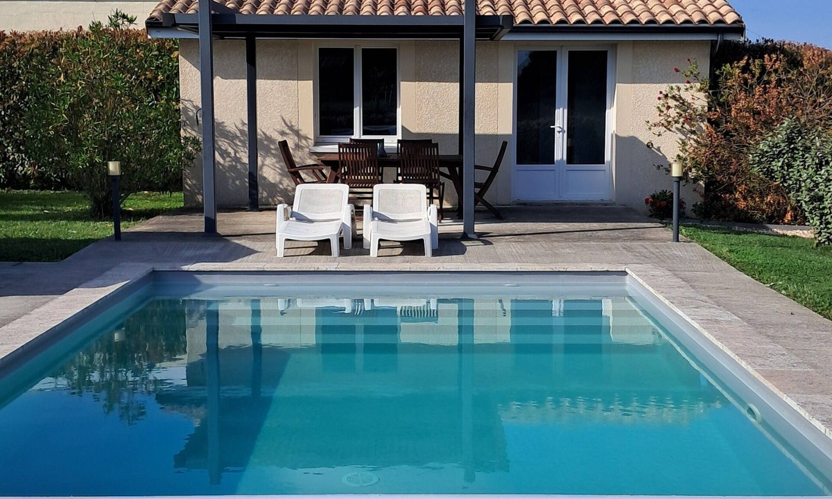 Bieujac Apartment | Charming apartment with garden and private pool