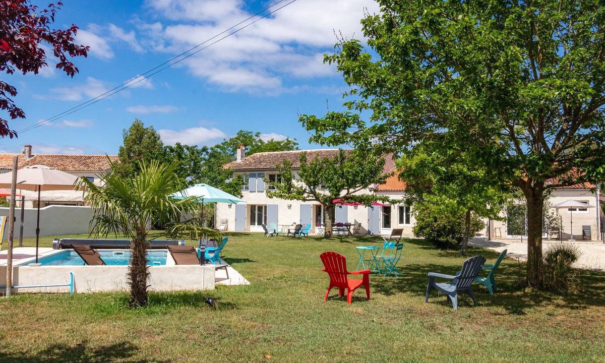 Balanzac Bed & Breakfast | Charming "Bambou" bed and breakfast between Sainte and Royan with swimming pool